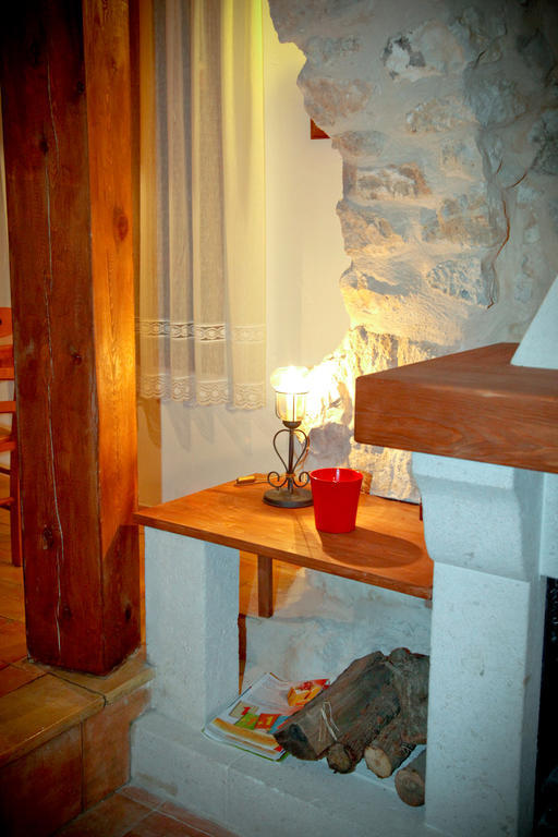 Casa Rural La Bodeguilla Alcala del Jucar Bagian luar foto